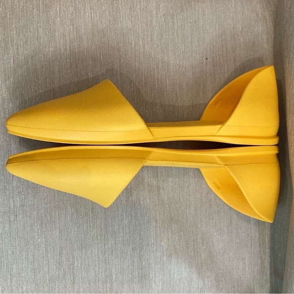 NATIVE Sz 8 Audrey Groovy Slip On Pointy Toe Cap in Yellow Flats - Picture 8 of 9